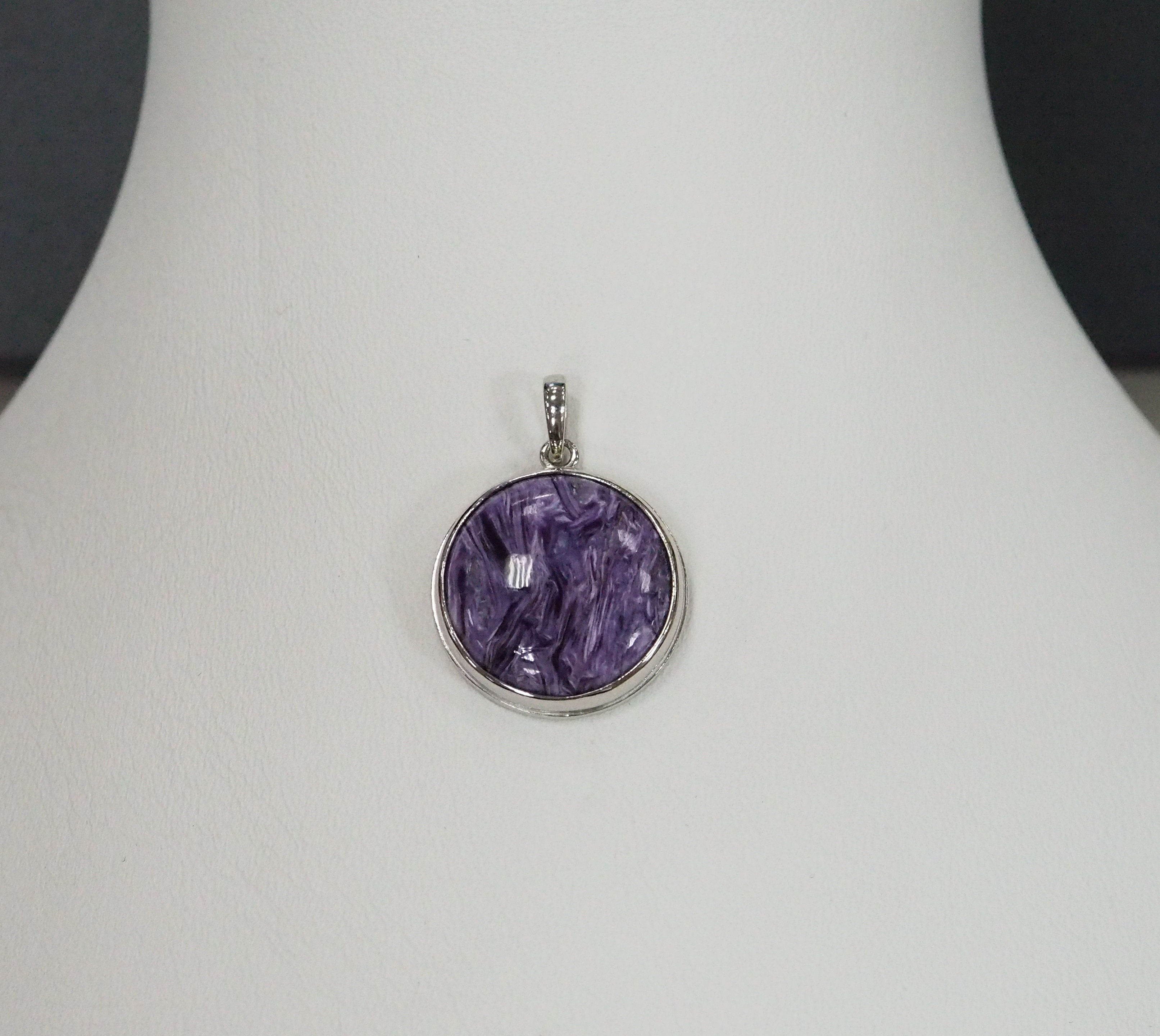 Серебряная подвеска с чароитом